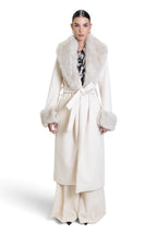 CAPPOTTO VESTAGLIA CON DETTAGLI IN ECO-VISONE