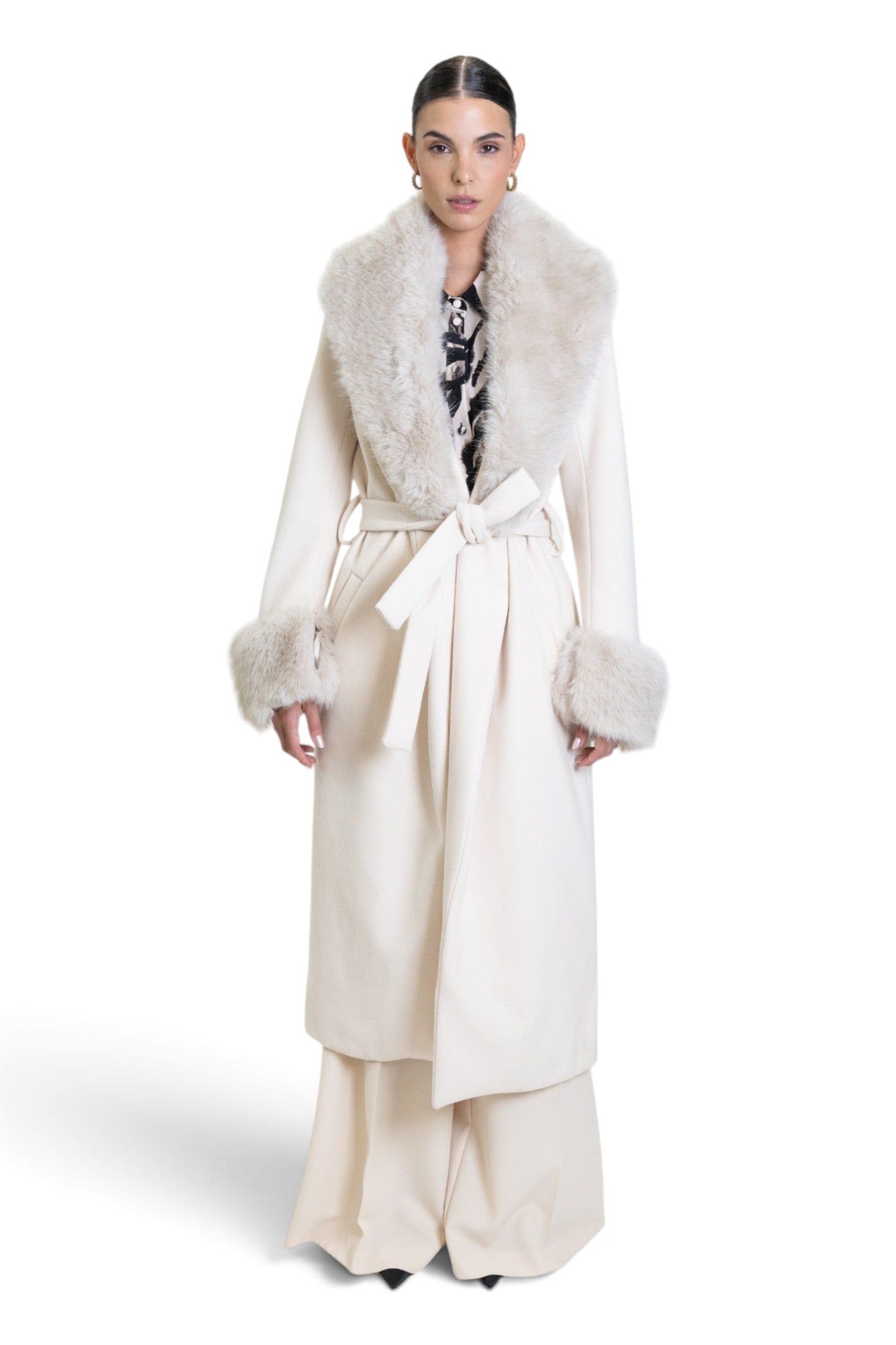 CAPPOTTO VESTAGLIA CON DETTAGLI IN ECO-VISONE