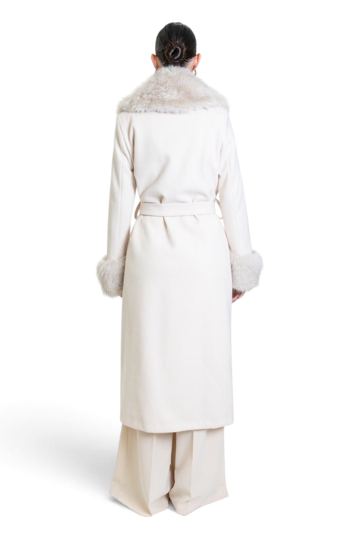 CAPPOTTO VESTAGLIA CON DETTAGLI IN ECO-VISONE