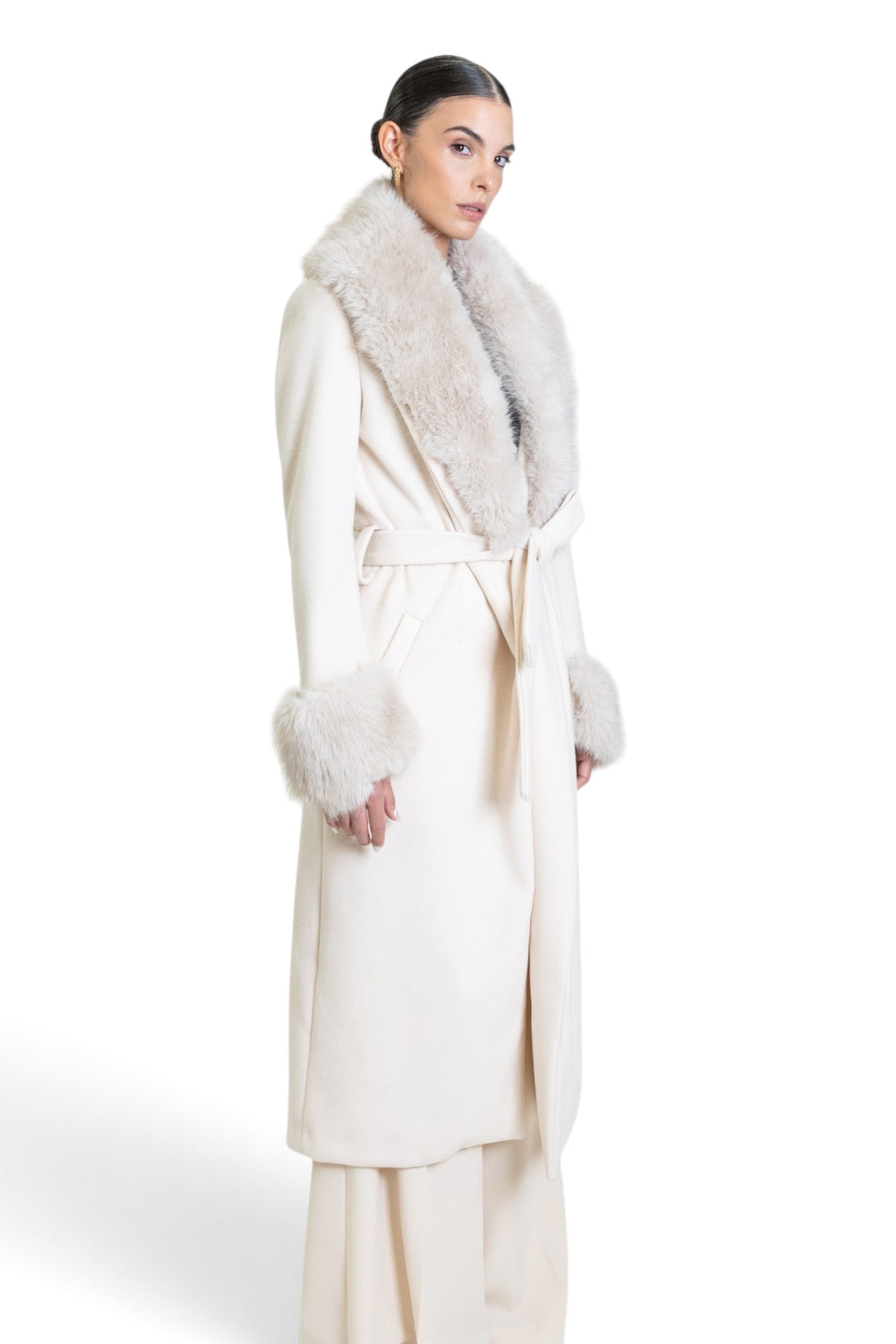 CAPPOTTO VESTAGLIA CON DETTAGLI IN ECO-VISONE